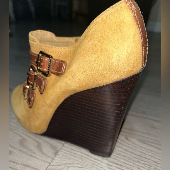 Tory Burch Gabriel High Wedge, Size 7M - Picture 13 of 16